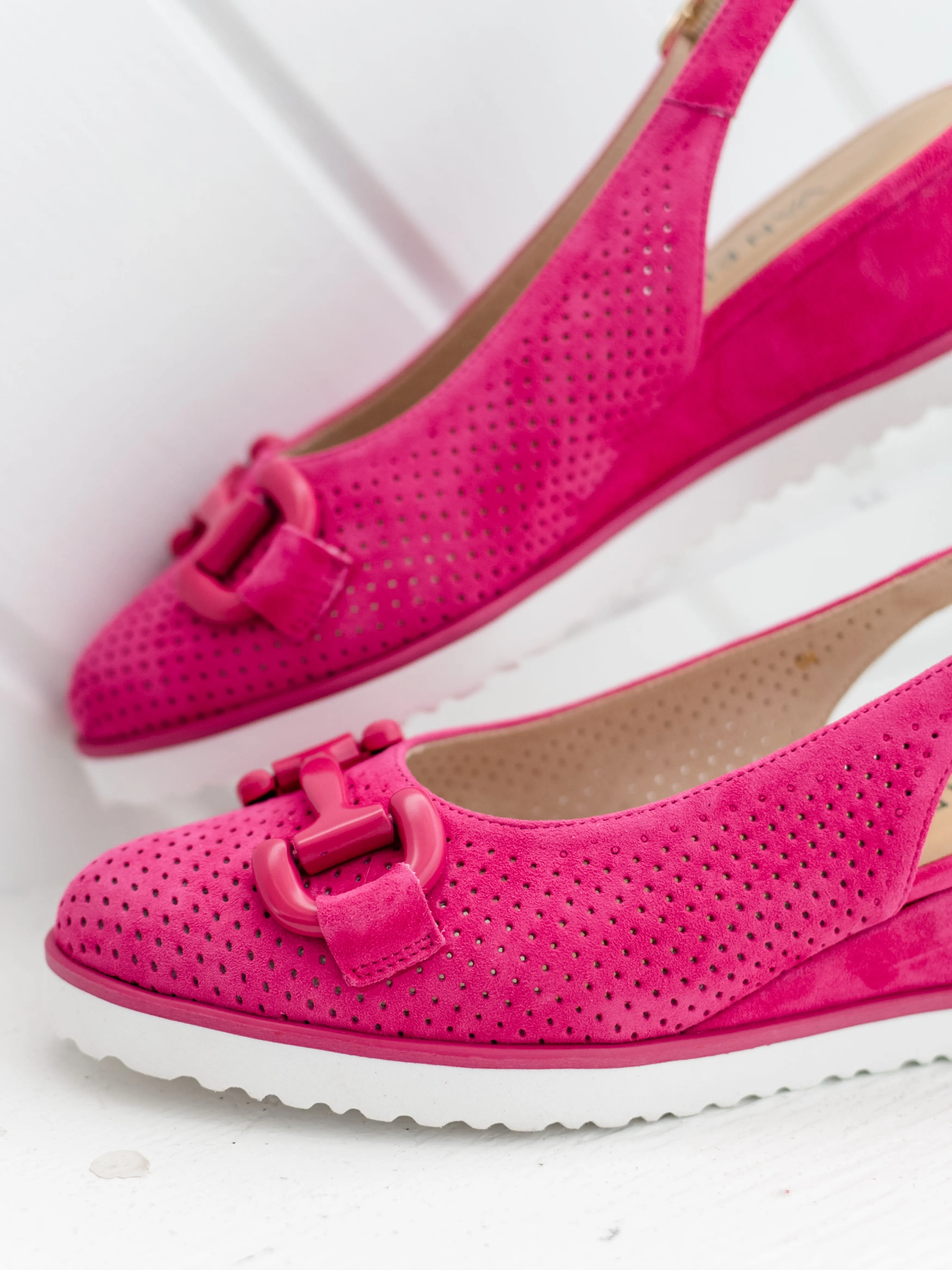 Dabry Fuchsia by Vaneli